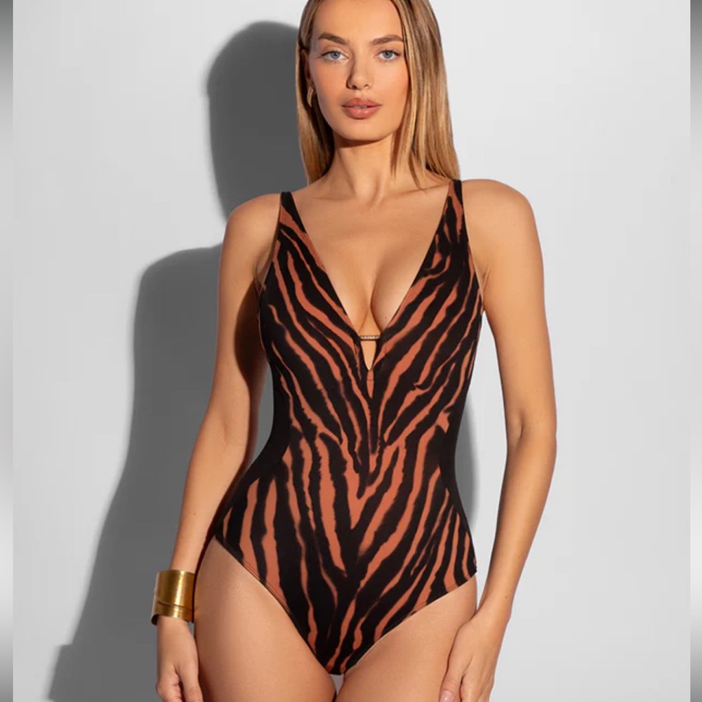 TA3 Plungey Triangle CONTOUR BAKED CLAY ZEBRA/BLACK One-Piece Swimsuit M NWT!